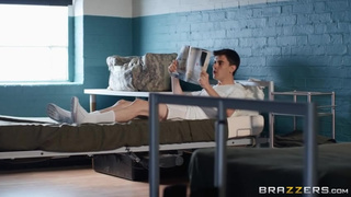 Секс в лагере со строгой вожатой